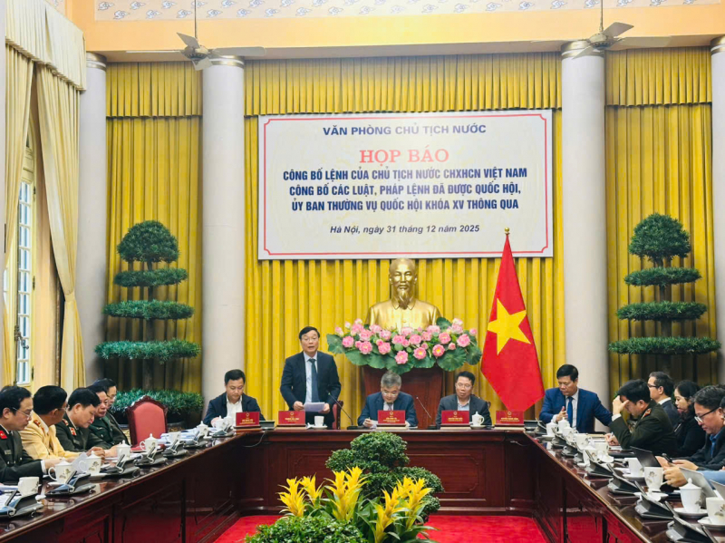 Công bố 14 luật và 1 pháp lệnh -0