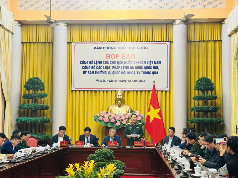 Công bố 14 luật và 1 pháp lệnh -0