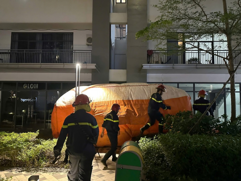 Thượng úy Cảnh sát vận động, thuyết phục nam thanh niên từ bỏ ý định tự tử -0