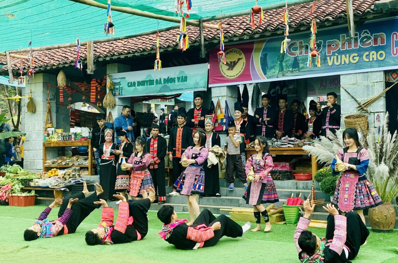 Rộn ràng “Chợ phiên vùng cao - Chào năm mới 2026”  -0