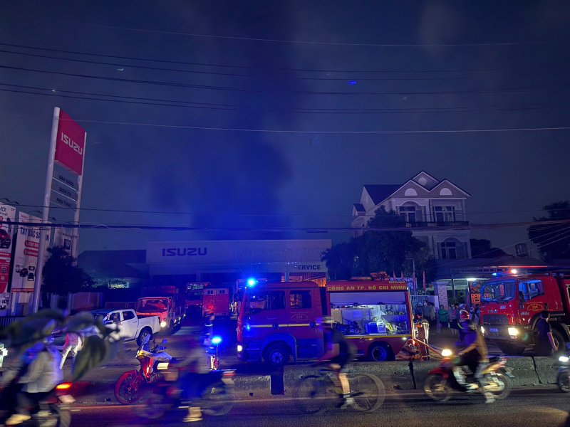 Cháy lớn bên trong công ty phụ tùng ô tô lớn khu vực Tây Bắc -0