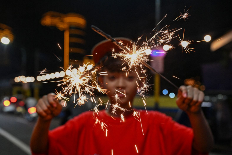 Thế giới chào đón 2026 với niềm tin và hy vọng -0