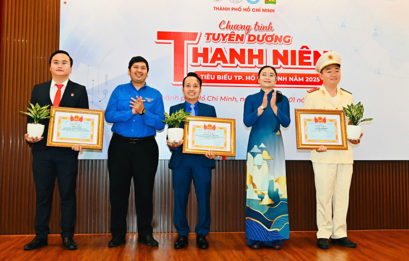 TP Hồ Chí Minh vinh danh 12 Công dân trẻ tiêu biểu năm 2025 -1