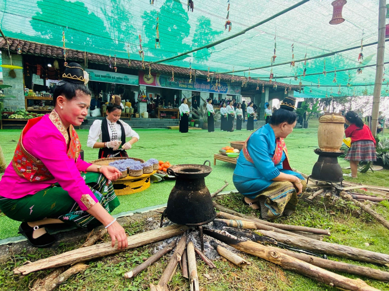 Rộn ràng “Chợ phiên vùng cao - Chào năm mới 2026” -4