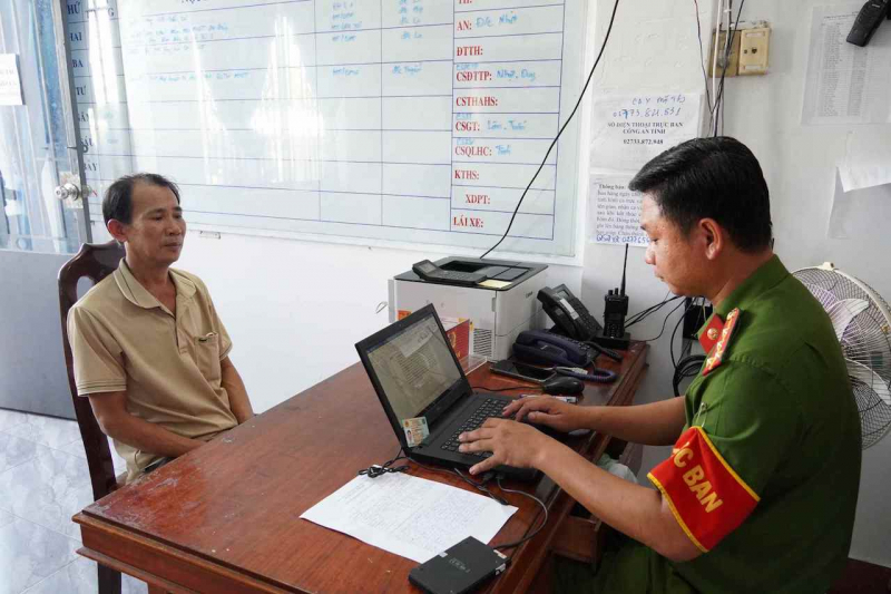 bản sao đối tượng nguyễn công tùng ra đầu thú tại công an xã mỹ thọ sau 1 giờ gây án (1).jpeg -0