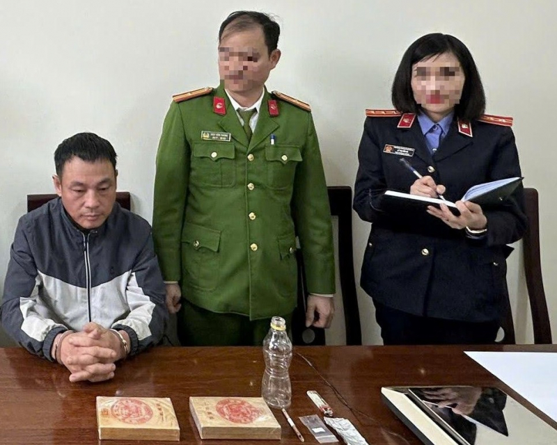 Bắt kẻ “nhập khẩu” ma tuý, thu giữ 2 bánh heroin -0