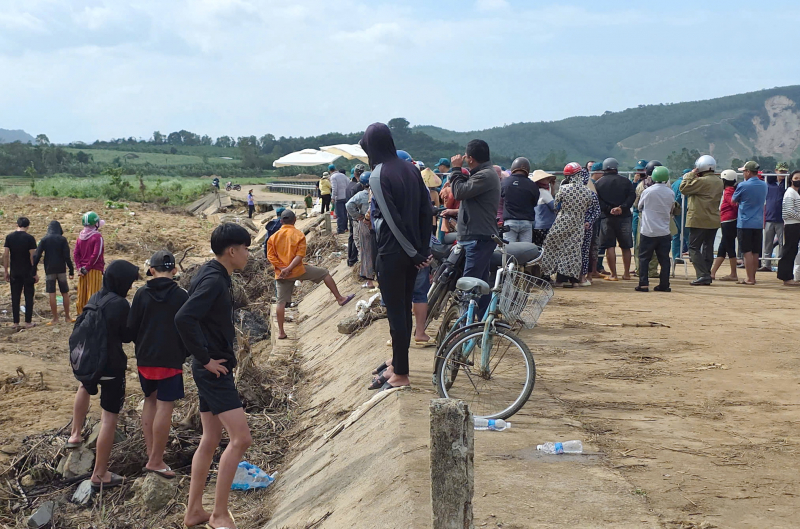  Khám nghiệm điều tra vụ sập 