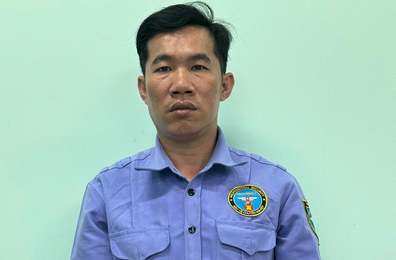 Bắt khẩn cấp đối tượng cầm ly thủy tinh đánh vào đầu người phụ nữ tại quán cà phê  -0