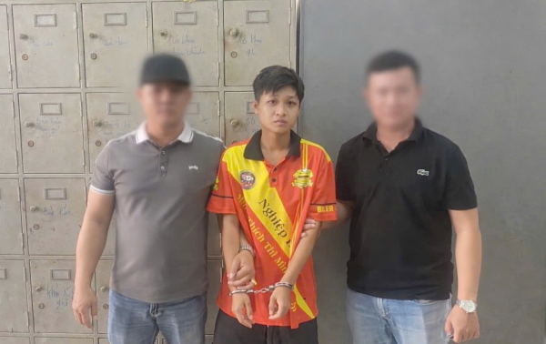 Trộm vàng của “vợ đồng giới” rồi bỏ trốn nhưng không thoát -0