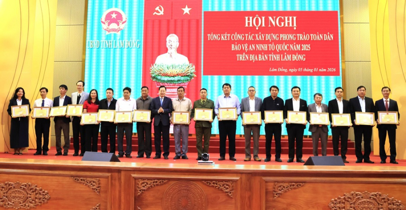 Nhiều tập thể xuất sắc ở Lâm Đồng được Bộ Công an tặng Bằng khen -0