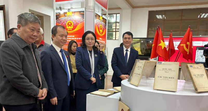 Trưng bày gần 800 tài liệu về Quốc hội Việt Nam -0