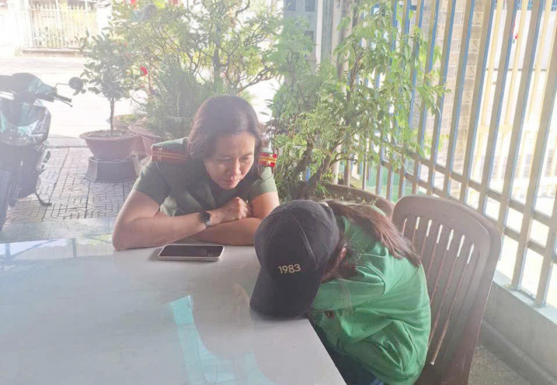 Công an phường kịp thời ngăn chặn bé gái có ý định tự tử -0