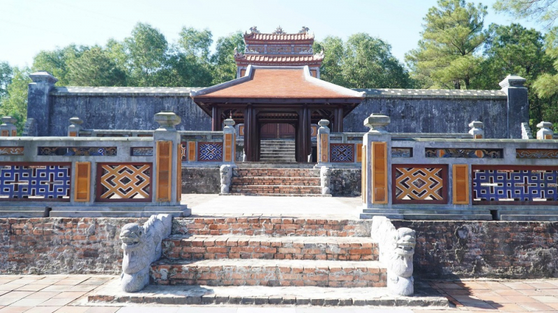 Đề xuất tháo dỡ “hạng mục lạ” trong khu lăng vua Thiệu Trị -0