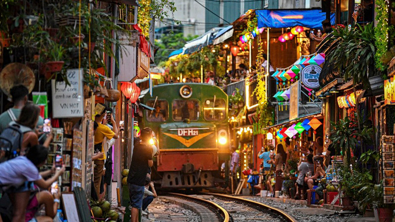 Hà Nội đề xuất dừng chạy tàu qua phố cà phê đường tàu và cầu Long Biên -0