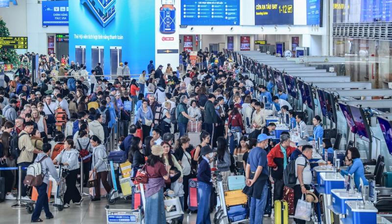 Khách đi máy bay tăng nhưng không phát sinh các vấn đề ảnh hưởng đến an ninh, an toàn  -0