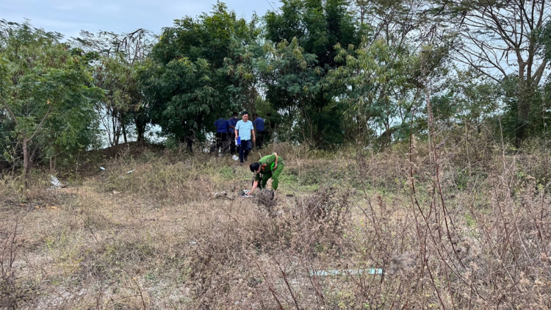 Phát hiện bộ xương người đã khô ở bãi đất vắng -0