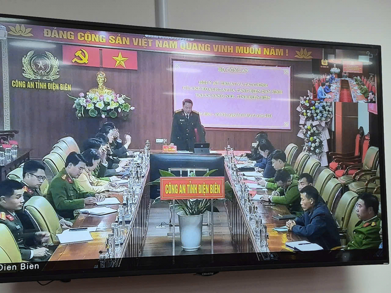 Bộ Công an khẩn trương đưa điện về với bà con vùng đồng bào biên giới khó khăn xã Sáng Nhè -0