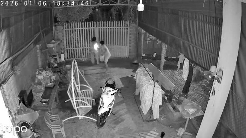 Mâu thuẫn tình cảm, chế xăng tự đốt, 2 người tử vong -0