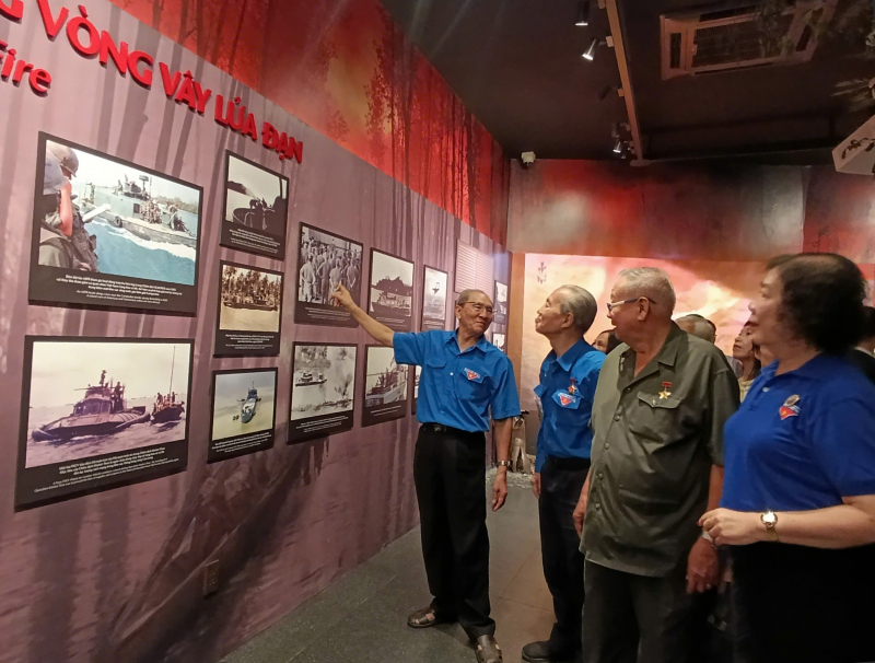 Hàng trăm hình ảnh, tư liệu, hiện vật tái hiện 'Thời thanh xuân trên tuyến đường 1C huyền thoại' -0