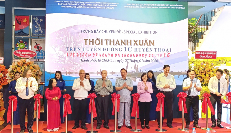 Hàng trăm hình ảnh, tư liệu, hiện vật tái hiện 'Thời thanh xuân trên tuyến đường 1C huyền thoại' -1