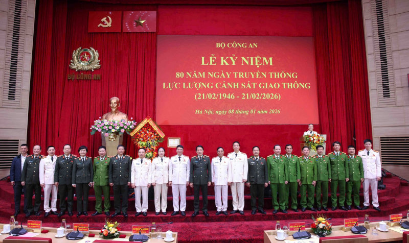 Lực lượng CSGT đón nhận Huân chương Quân công hạng Nhất  -0