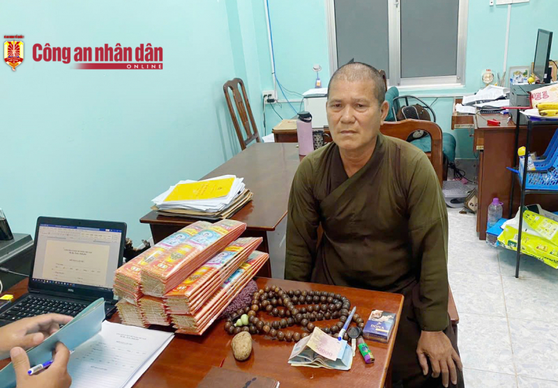 Giả danh nhà sư đi bán nhang, kêu gọi từ thiện để trục lợi -0