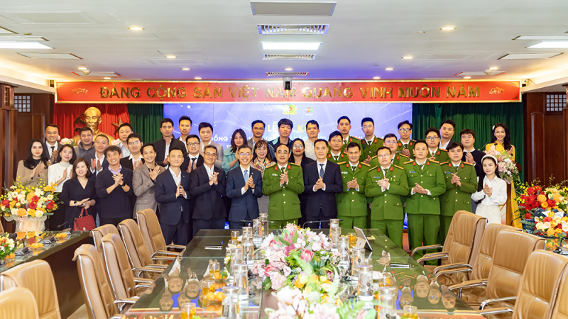 FPT Telecom và Trung tâm RAR- Bộ Công an ký kết Hợp đồng triển khai dịch vụ xác thực điện tử qua VNeID -0