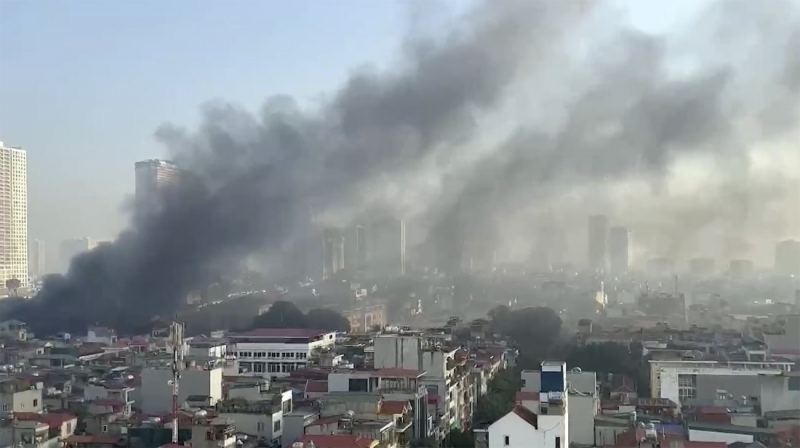 2 nạn nhân tử vong trong vụ cháy lớn tại nhà 7 tầng ở Hà Đông -0