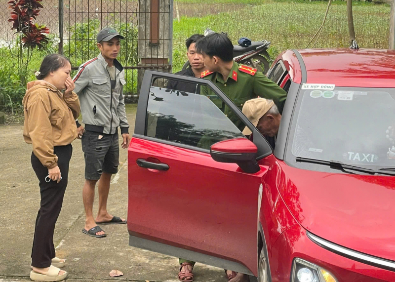  Công an xã ở Đắk Lăk xuyên đêm hỗ trợ tìm kiếm cụ ông 84 tuổi đi lạc hơn 20km -0