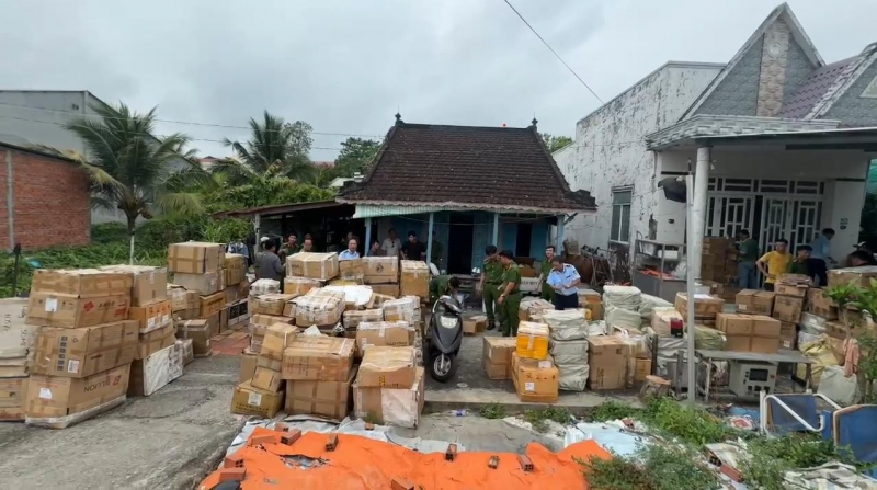 Công an TP Cần Thơ bóc gỡ đường dây sản xuất, buôn bán nước hoa giả -0