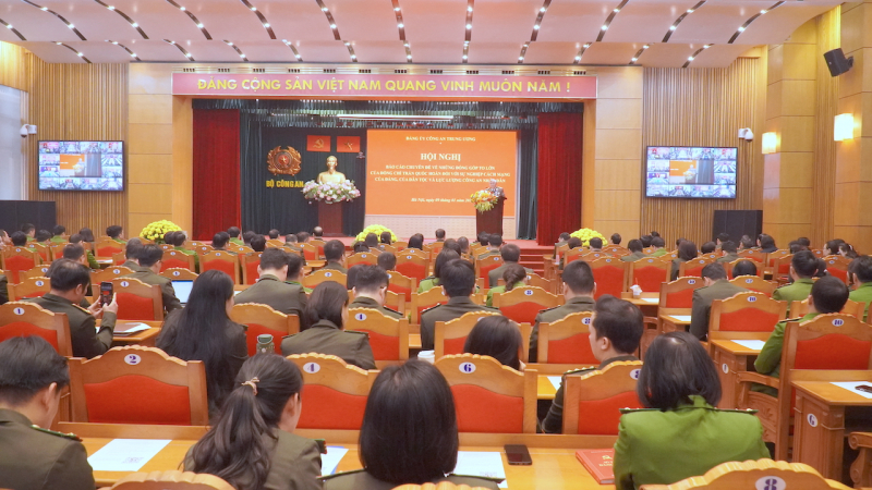 Đồng chí Trần Quốc Hoàn có nhiều đóng góp to lớn đối với sự nghiệp cách mạng của Đảng, của dân tộc và lực lượng CAND -2