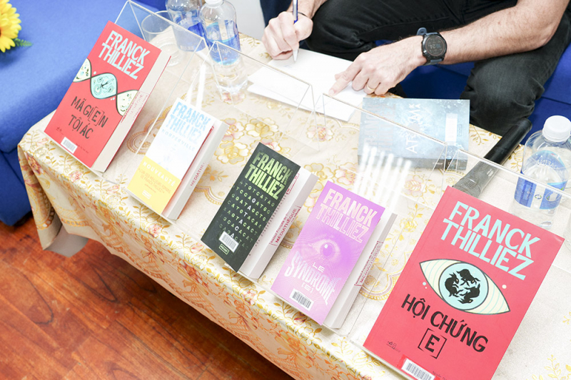 m%3ft s%3f tác ph%3fm c%3fa nhà van franck thilliez du%3fc xu%3ft b%3fn t%3fi pháp và chuy%3fn ng%3f t%3fi vi%3ft nam.jpg -0