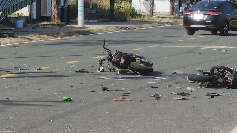 1 người chết và 3 người bị thương trong vụ nhóm thiếu niên điều khiển xe đạp điện tông nhau -0