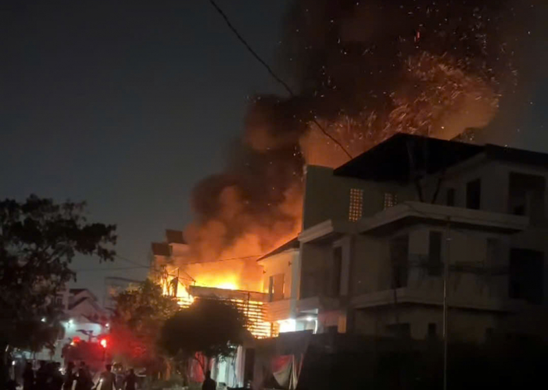 Kịp thời dập tắt vụ hỏa hoạn trong khu dân cư Công ty 8 -0