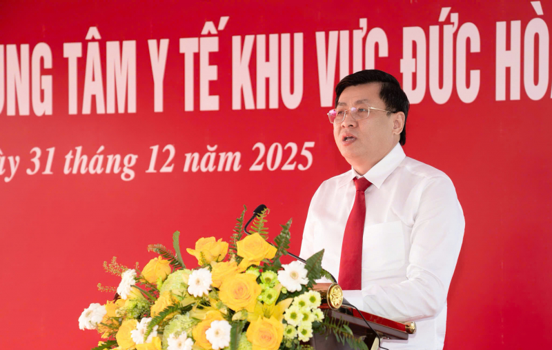 Agribank Chi nhánh Bắc Long An trao tặng xe cứu thương -1