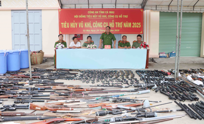 Cà Mau tích cực vận động người dân tự nguyện giao nộp vũ khí, vật liệu nổ -0