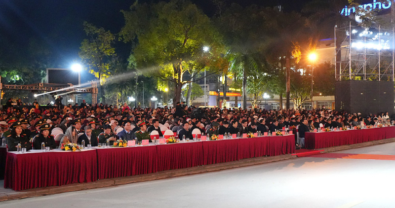 Chương trình nghệ thuật kỷ niệm 85 năm Ngày Bác Hồ về nước lãnh đạo cách mạng Việt Nam -0