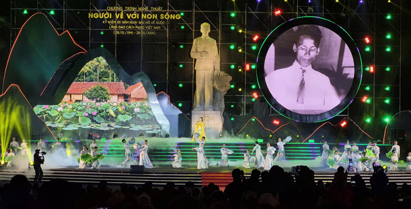 Chương trình nghệ thuật kỷ niệm 85 năm Ngày Bác Hồ về nước lãnh đạo cách mạng Việt Nam -1