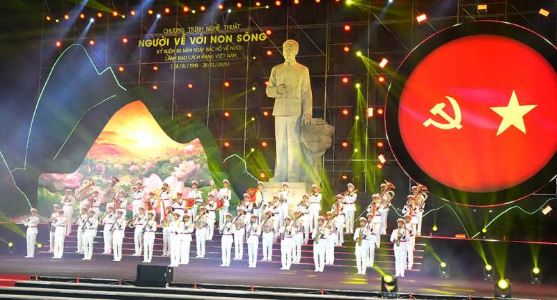 Chương trình nghệ thuật kỷ niệm 85 năm Ngày Bác Hồ về nước lãnh đạo cách mạng Việt Nam -0