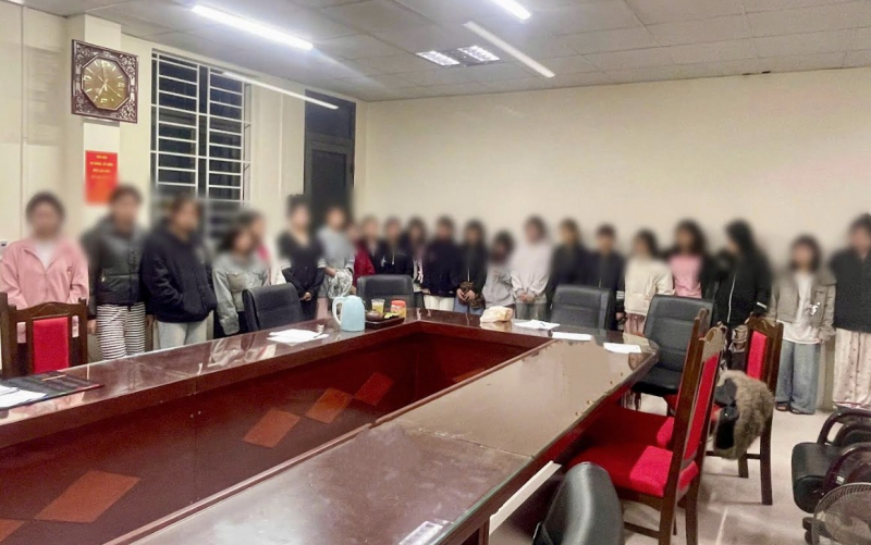 Triệt phá đường dây mua bán nhân viên “rót bia, bấm bài” dưới 16 tuổi  -1