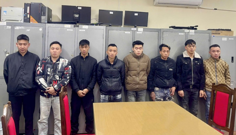 Triệt phá đường dây mua bán nhân viên “rót bia, bấm bài” dưới 16 tuổi  -2