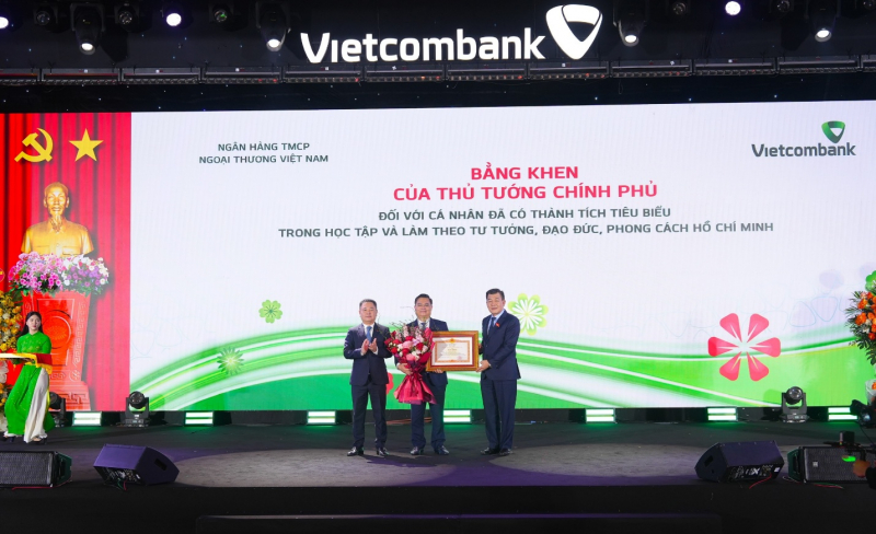 Vietcombank năm 2025: Bản lĩnh ngân hàng trụ cột trong chu kỳ vượt lên thách thức để kiến tạo phát triển -0