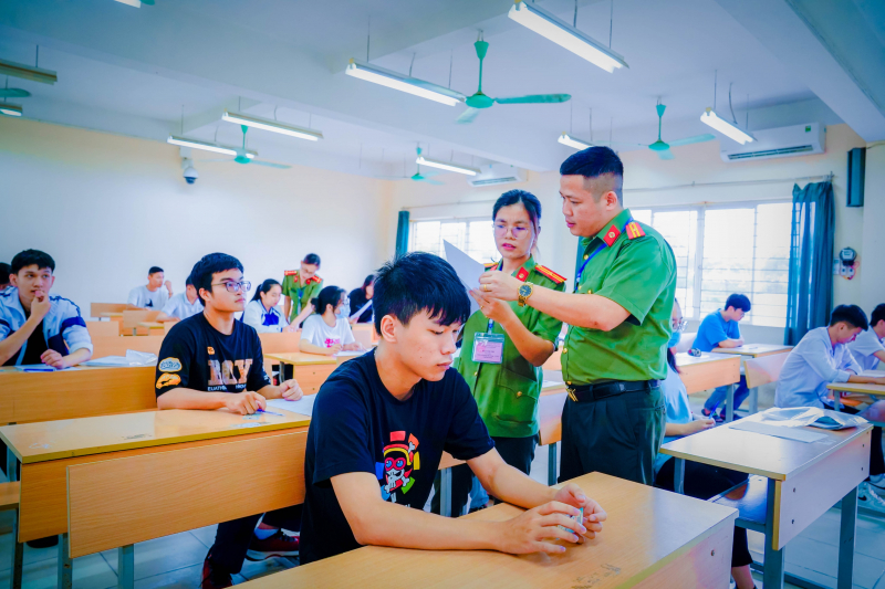 Tiến tới năm 2028, Bộ Công an sẽ tổ chức  thi tuyển sinh hoàn toàn trên máy tính -0
