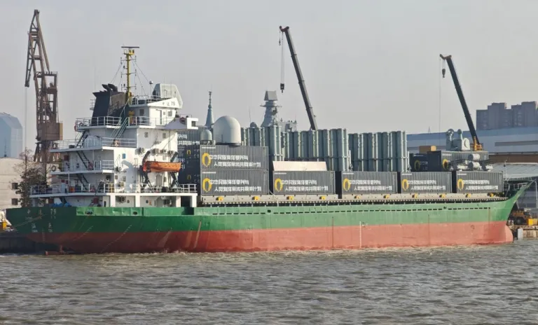 Lộ hình ảnh máy phóng điện từ  trên xe bánh hơi của Trung Quốc -0