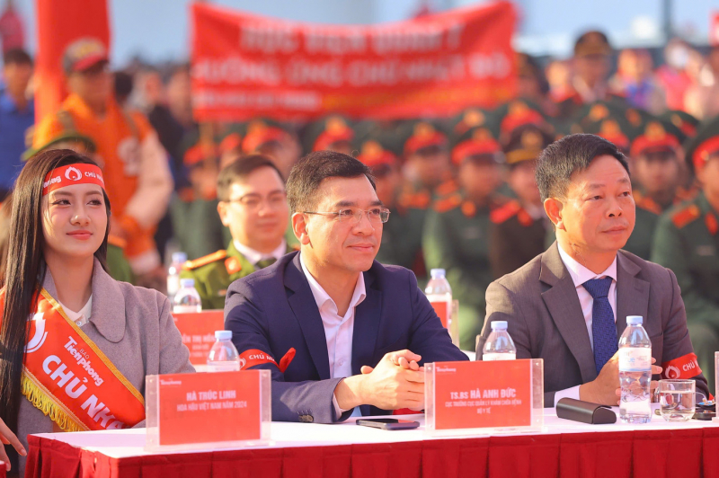 Hàng nghìn người hiến máu trong chương trình 