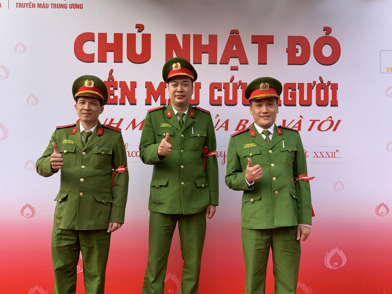 Hàng nghìn người hiến máu trong chương trình 