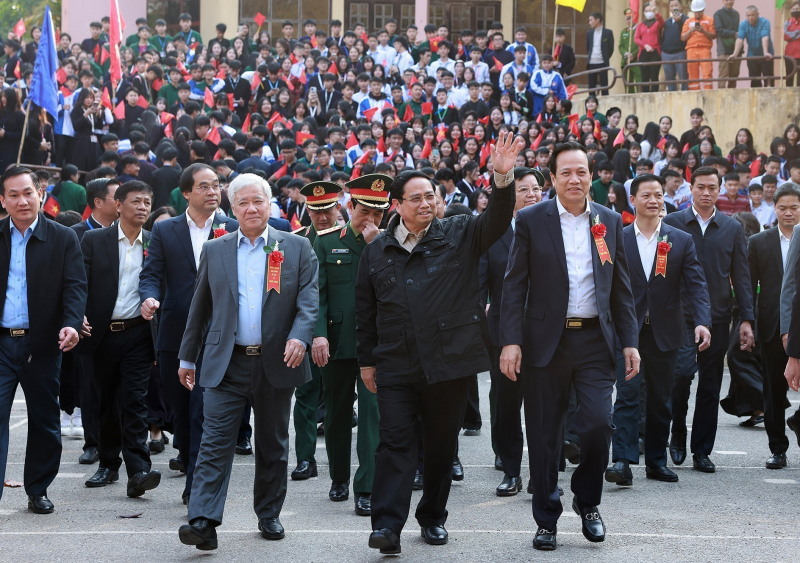 Thủ tướng: Xây dựng trường học khu vực miền núi, đồng bào dân tộc để gieo chữ, giữ nước -0