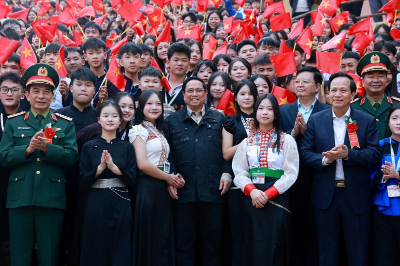Thủ tướng: Xây dựng trường học khu vực miền núi, đồng bào dân tộc để gieo chữ, giữ nước -0