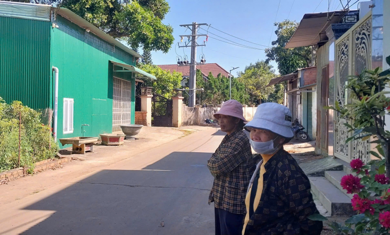 Sống ngột ngạt cạnh những lò sấy cà phê -0