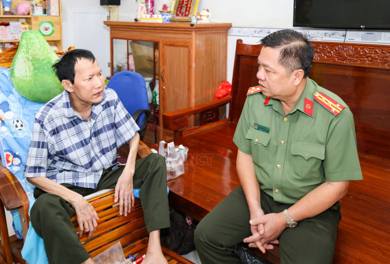 Công an Cần Thơ tiếp thêm niềm tin cho CBCS mắc bệnh hiểm nghèo -0